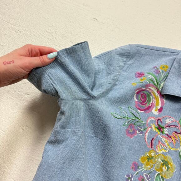 Vintage CityBlues By Koret Floral Embroidered Chambray Button Up Top, Size PL - Picture 6 of 7